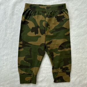 5/$5 No Brand Pants - Camouflage - 9 Mo